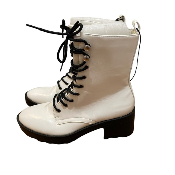 Forever 21 Faux Leather Lace Up Combat Boots White and Black Size 5.5 - Picture 5 of 9